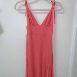 Midi dress with a slit in the side!